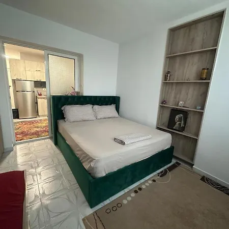 Vibrant Haven Apartamento Tirana